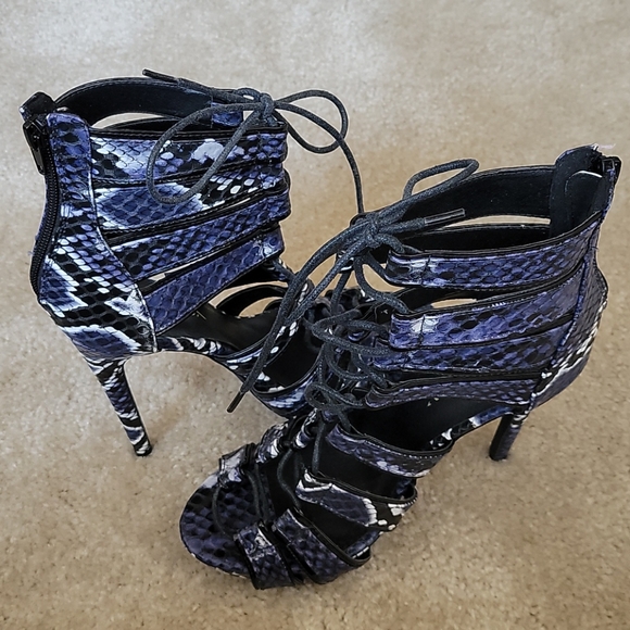 Blue Snakeskin heels - Picture 3 of 3